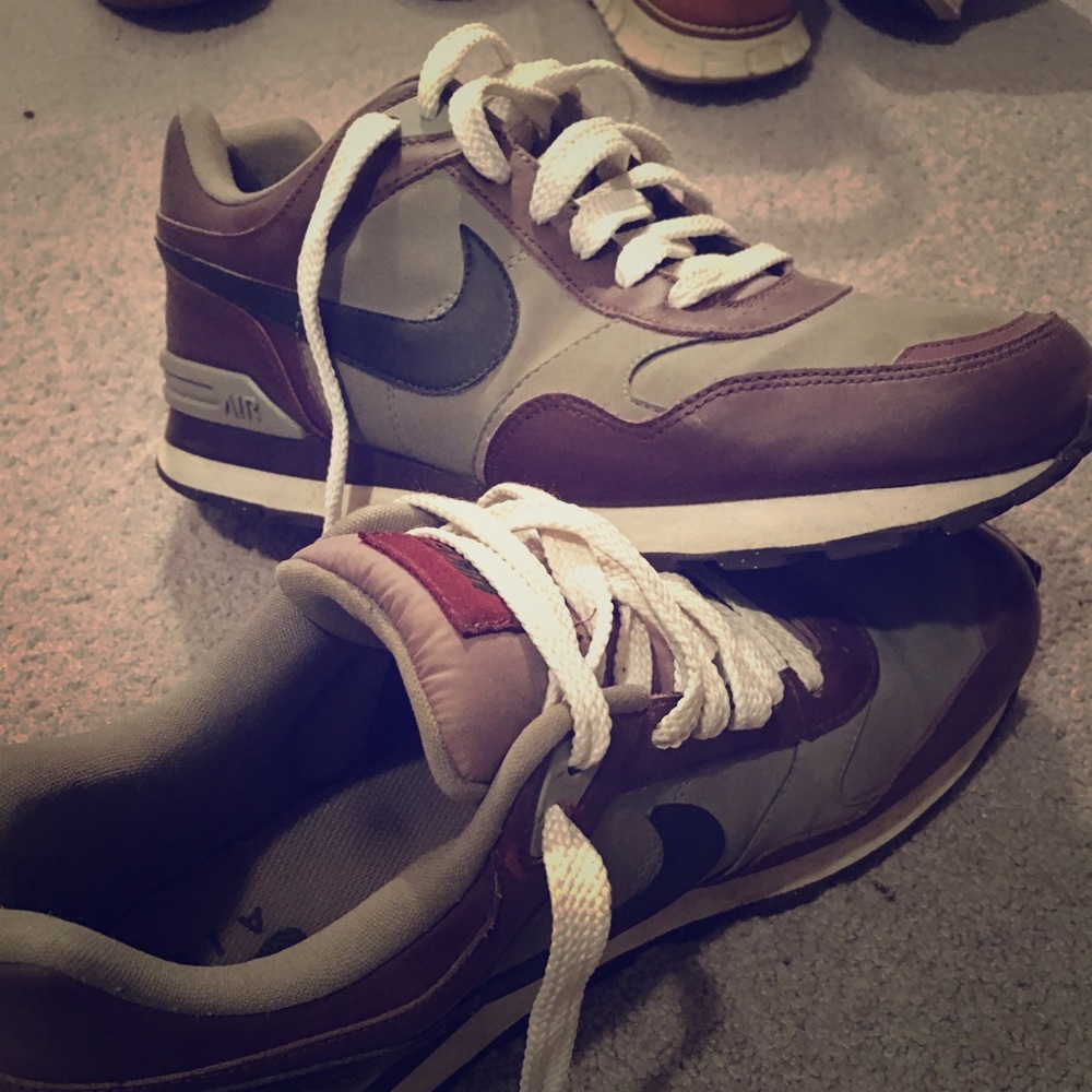 Size 9.5 Nike air! Great condition